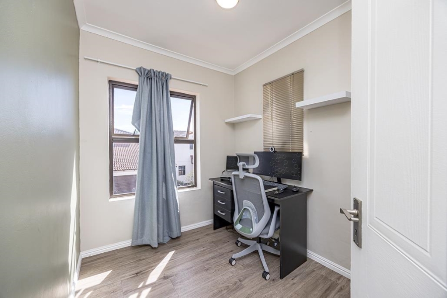 To Let 3 Bedroom Property for Rent in Royal Ascot Western Cape